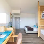 ホテル Baia Di Conte Club & 4*