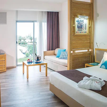 Hotel Baia Di Conte 4*