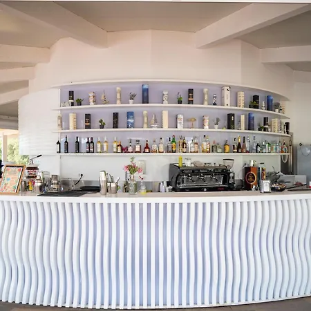 ホテル Baia Di Conte Club &
