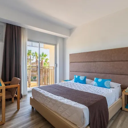 Hotel Baia Di Conte Club & 4*