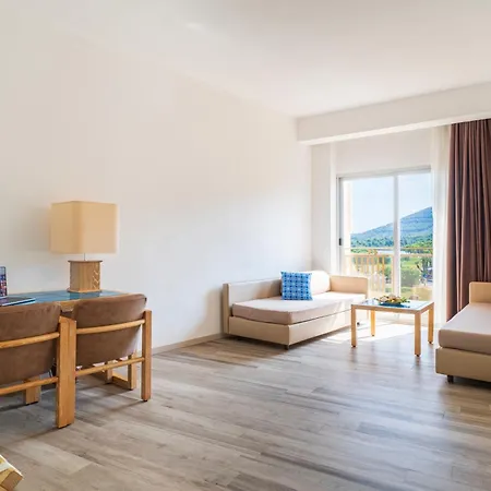 Baia Di Conte Club & 4*