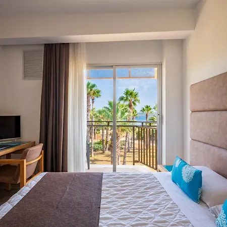 Baia Di Conte Club & 4*