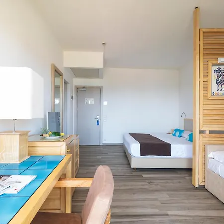 Hotel Baia Di Conte Club & 4*