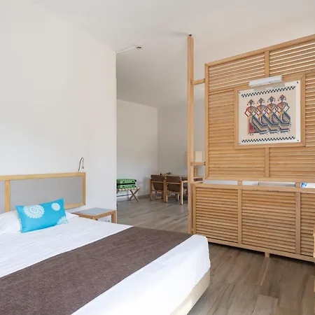 ホテル Baia Di Conte Club &