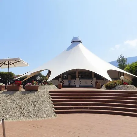 فندق Baia Di Conte Club &