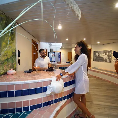 Baia Di Conte Club & فندق ألغيرو