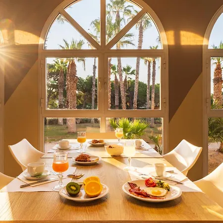 Hotel Baia Di Conte Club & 4*
