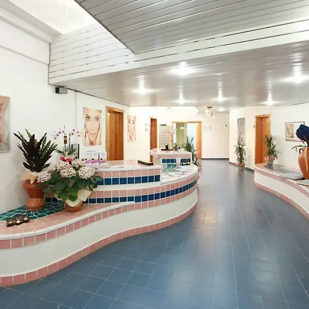 Baia Di Conte Club & 4*